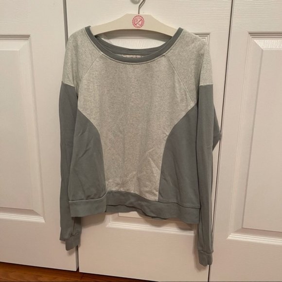 Abercrombie & Fitch Colorblock Pullover - Picture 2 of 4